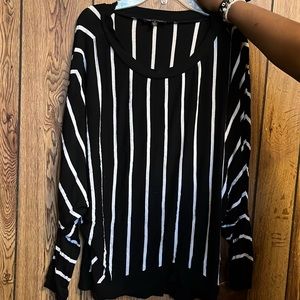 Sweatshirt black and white size small